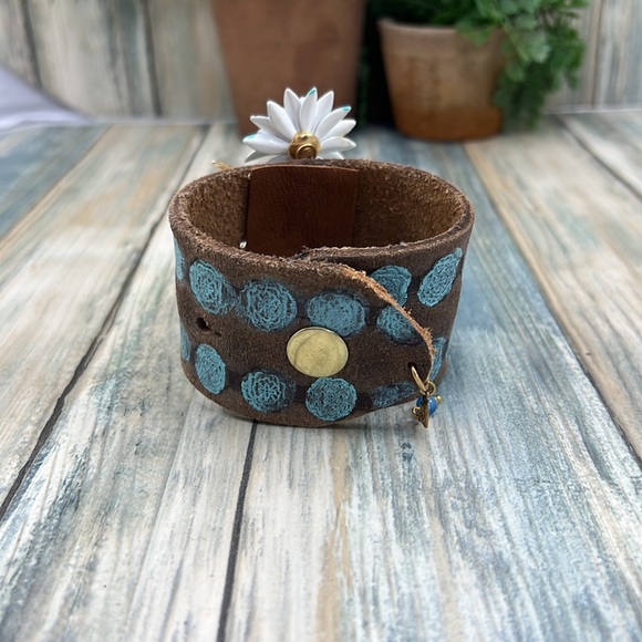 ⭐️Adorned Crown enamel flower blue dot artisan assemblage leather bracelet - Picture 3 of 12